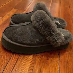 Like new UGG slippers